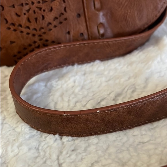 b.o.c. Brown Leather Crossbody Bag with Vintage Appeal - Picture 10 of 16